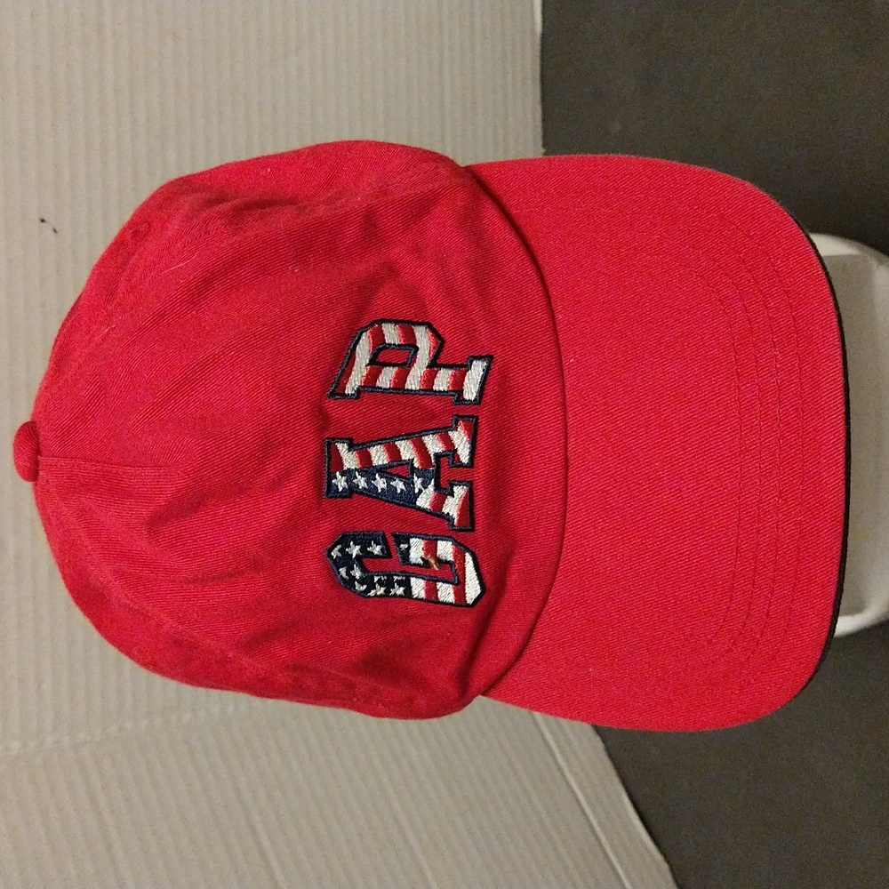 VGUC. GAP American flag colored red baseball cap.